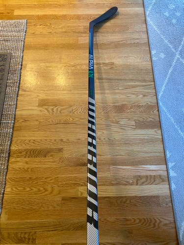Pro Stock Erik Karlsson Warrior Alpha LX Pro Hockey Stick - RH - 85 flex - P28