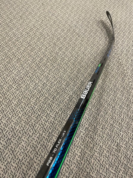 Bauer Nexus Geo P28 curve 70 flex right hand stick