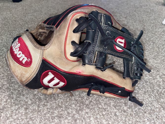 Used Right Hand Throw 11.5" A2000 Baseball Glove