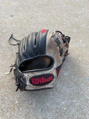 Used Wilson Infield A2000 Baseball Glove 11.25"