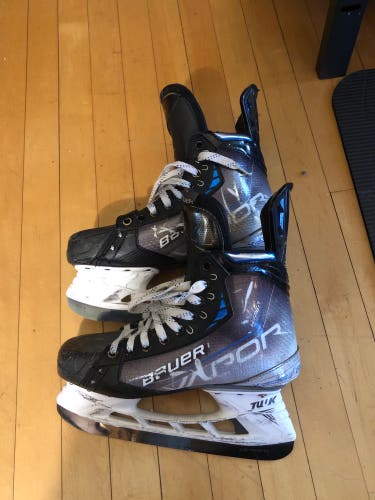 Bauer Custom Blue Size 7.5 Vapor Hyperlite Hockey Skates