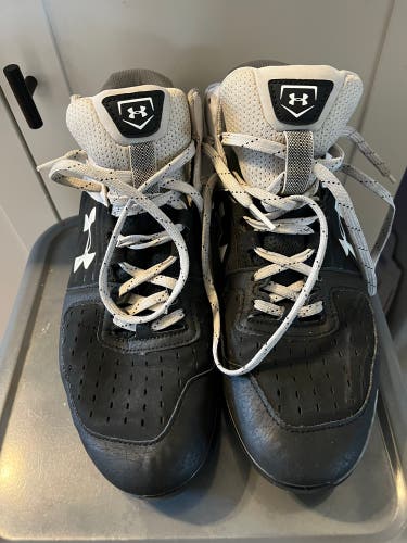 Mens 9.5 Under Amour Baseball Cleats
