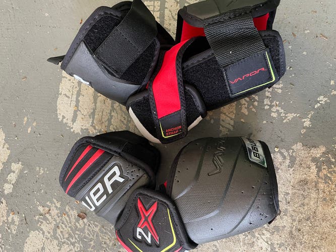 Used Large Bauer Vapor 2x Elbow Pads