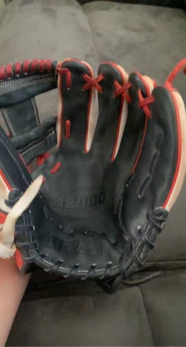 Used Right Hand Throw Wilson Infield A2000 Baseball Glove 11.5"
