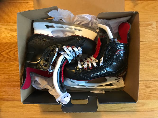 Junior New Bauer Vapor X500 Hockey Skates Regular Width Size 3.5
