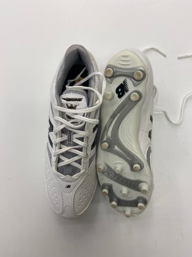 Women's Size 9 Molded New Balance Cleats Low Cut