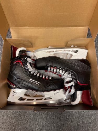 Senior Bauer Wide Width  Size 13 Vapor X700 Hockey Skates