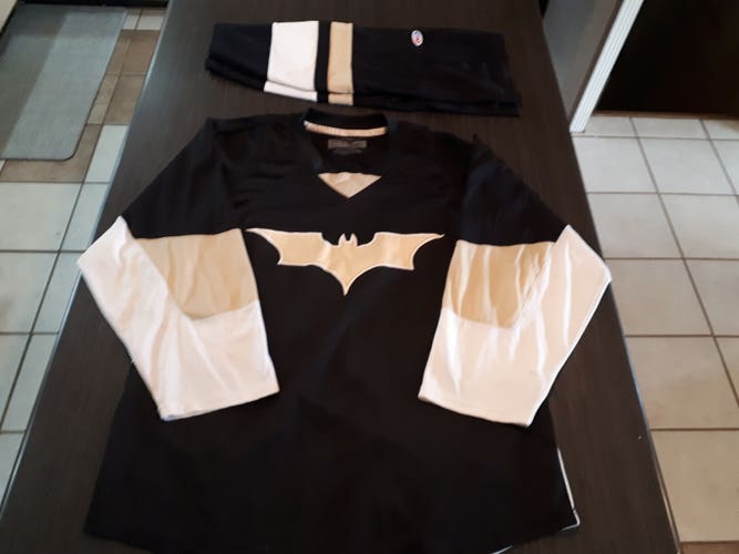 BATMAN JERSEY AND SOCKS.COMBO Black Men's Large Jersey