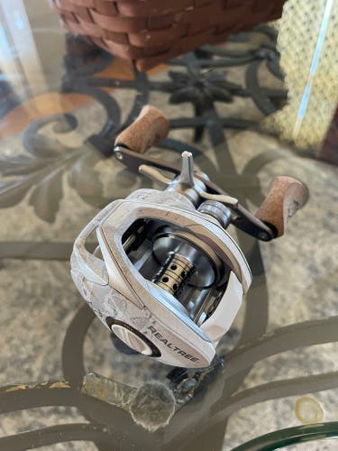 New Realtree Baitcaster
