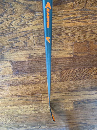 Senior Right Handed Mid Pattern  V9E Hockey Stick