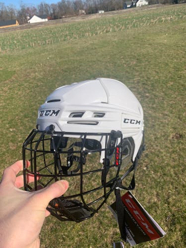 New Medium CCM  Tacks 910 Helmet