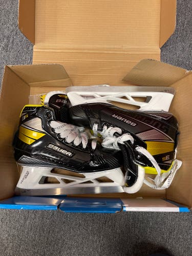 Junior Bauer Regular Width  Size 5.5 Supreme 3s Hockey Goalie Skates