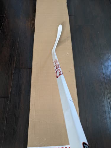 Right Handed PRO Canuckline Senior hockey stick
