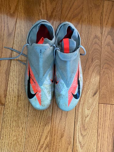 Silver Used Men's Size 9.0 (Women's 10) Nike phantom vision Cleats