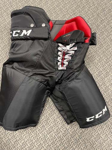 CCM FT390 Senior Large Black Breezers
