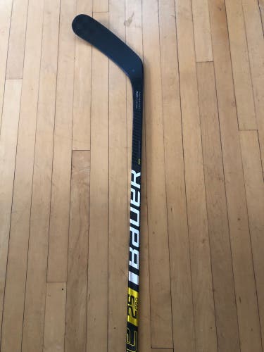 New Left Hand Pro Stock Supreme 2S Pro Hockey Stick