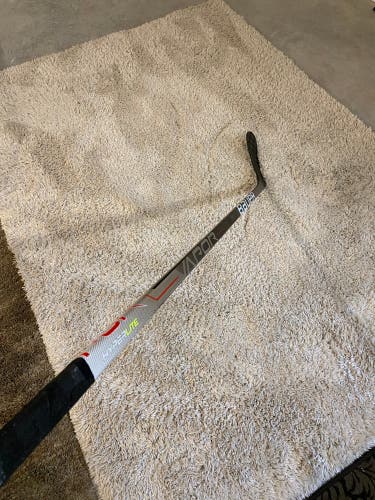 Senior Left Hand Toe Pattern Vapor Hyperlite Hockey Stick