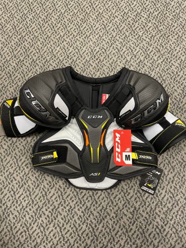 CCM Supertacks AS1 Junior medium shoulder pads