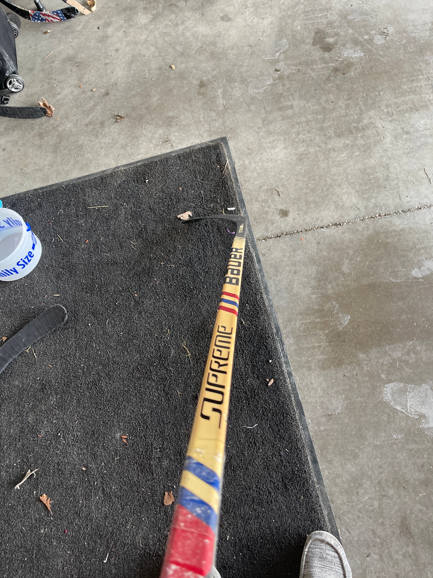 Used Junior Bauer Right Handed Hockey Stick Toe Pattern