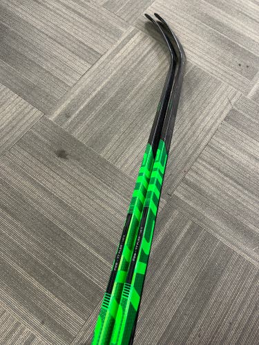 2 New Right Handed Toe Pattern  Supreme Matrix Hockey Stick