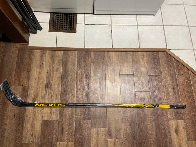 Senior Left Hand Mid Pattern Nexus Geo Hockey Stick