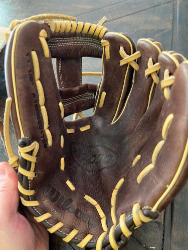 Used Right Hand Throw 11.5" A1000 Baseball Glove