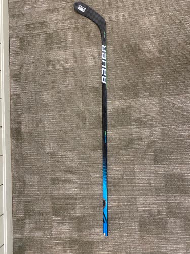 P28 77 Flex Bauer Nexus Geo Hockey Stick