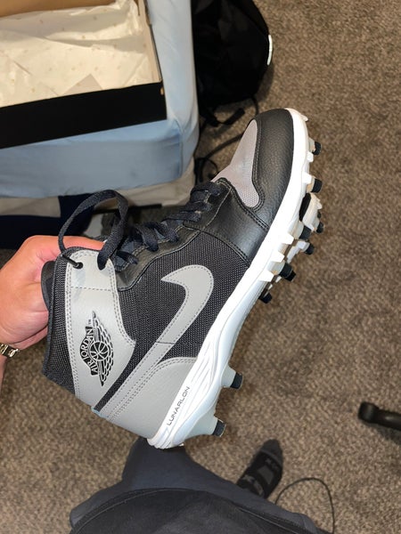Used Size Men's 10.5 (W 11.5) Jordan Cleats