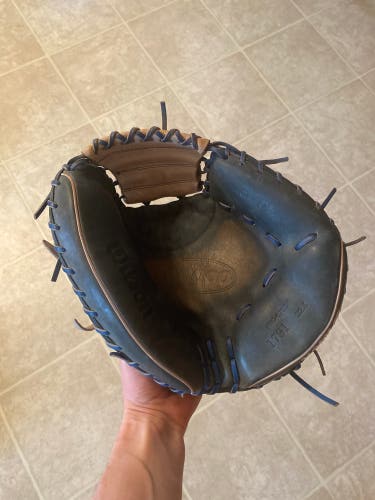 Right Hand Throw 32.5" A2000 Baseball Glove