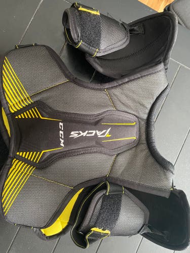 Junior Used Small CCM Tacks 3092 Shoulder Pads