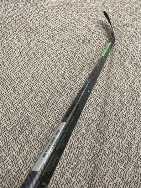 CCM Trigger 6 Pro P28 curve 65 flex right hand stick