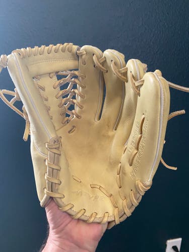 Used Right Hand Throw Marucci Infield Ascension Baseball Glove 11.75"