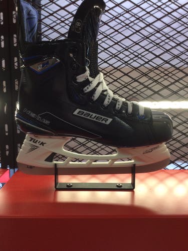Size 8.5 Nexus 2N Hockey Skates