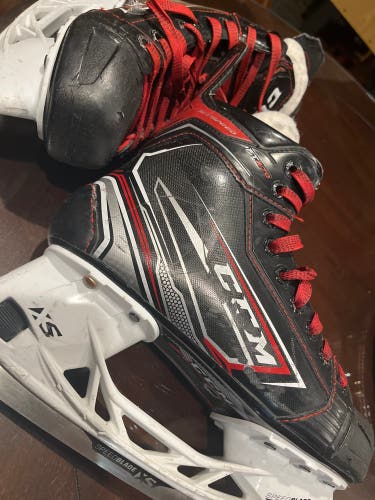 Used CCM Regular Width  Size 4 JetSpeed FT470 Hockey Skates
