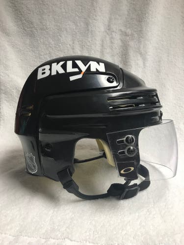 Medium Bauer 4500 Oakley Visor Combo New York Islanders - Used