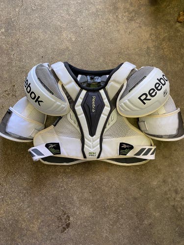 Senior Medium Reebok  20K Shoulder Pads
