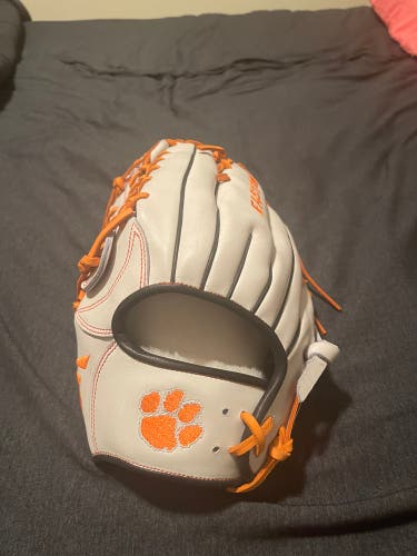 New College Issue Glove