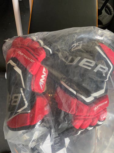 Bauer 13"  Supreme 2S Pro Gloves Black/Red