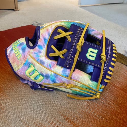 *RARE* New 'Instagram Exclusive' Wilson A2000 1975 & 1786 'Peace & Love' Baseball Glove 11.75"