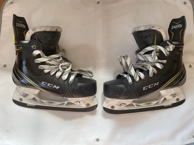 CCM Super Tacks AS1 Skates - Junior Size 5 D