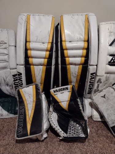 Used 35" Vaughn Regular Velocity V4 Goalie Full Set Pro Stock