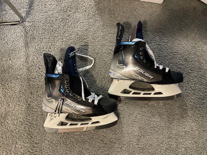 Senior Bauer Regular Width Brand New Size 8.5 Vapor Hyperlite Hockey Skates