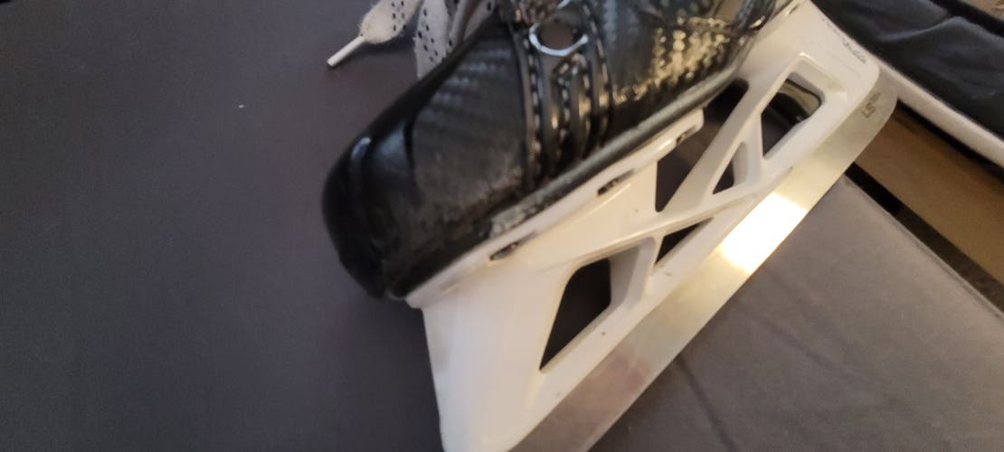 Junior Used Bauer Elite Hockey Goalie Skates Regular Width Size 3