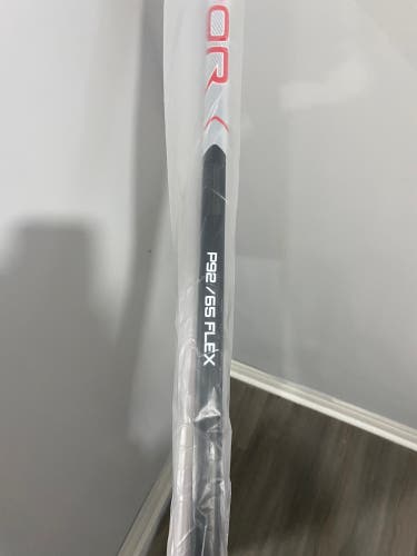 New Right Handed P92/65 Vapor Hyperlite Hockey Stick