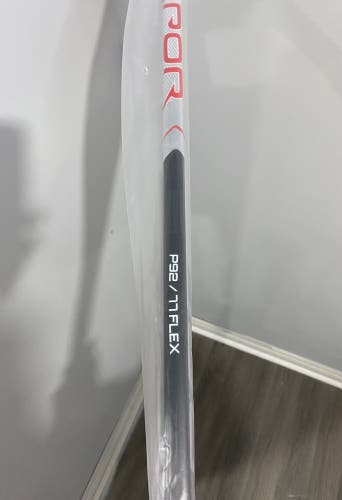 New Right Handed P92/77 Vapor Hyperlite Hockey Stick