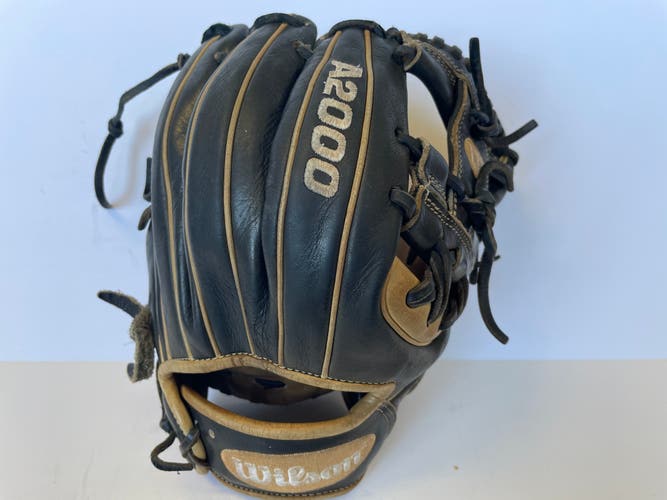 Used Right Hand Throw Wilson Infield A2000 1786 Baseball Glove 11.5"