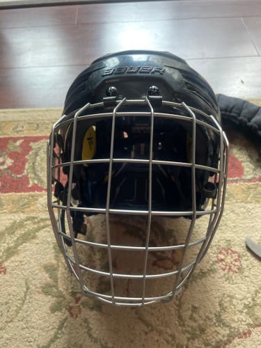 Bauer Re-akt 200 black helmet