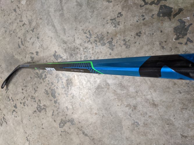 New SR Bauer Right Handed Nexus Geo Hockey Stick Toe Pattern P28