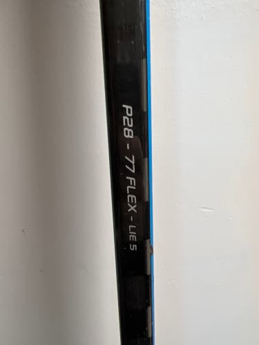 Senior Right Handed Toe Pattern Nexus 2N Pro Hockey Stick