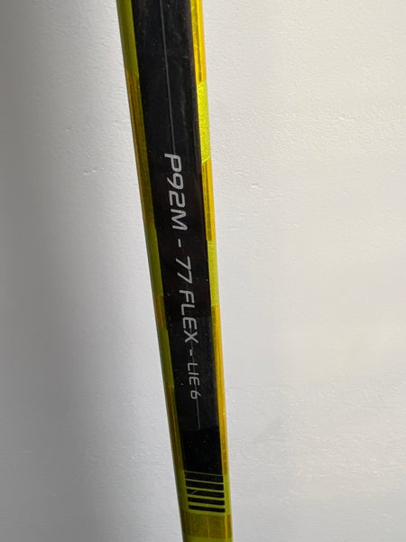 Senior Right Handed Mid Pattern Supreme UltraSonic Hockey Stick